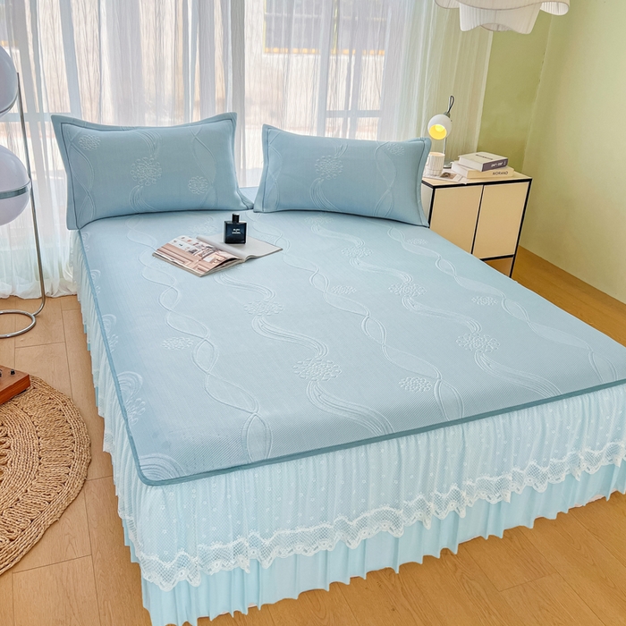 91家纺网 家纺一手货源 找家纺 库里梦家纺 2026新款高克重复合蕾丝花边PE高分子凉席-床裙款 芳菲-蓝色
