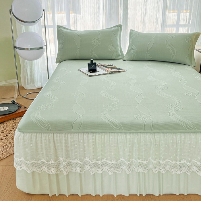 91家纺网 家纺一手货源 找家纺 库里梦家纺 2026新款高克重复合蕾丝花边PE高分子凉席-床裙款 芳菲-绿色