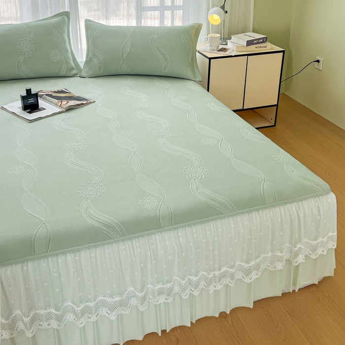 91家纺网 家纺一手货源 找家纺 库里梦家纺 2026新款高克重复合蕾丝花边PE高分子凉席-床裙款 芳菲-绿色