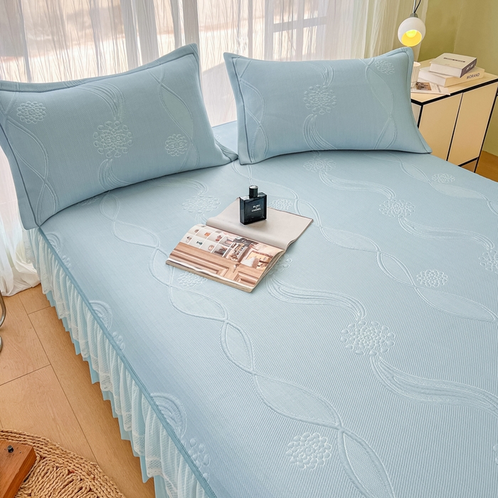 91家纺网 家纺一手货源 找家纺 库里梦家纺 2026新款高克重复合蕾丝花边PE高分子凉席-床裙款 芳菲-蓝色