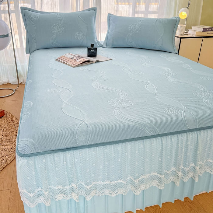 91家纺网 家纺一手货源 找家纺 库里梦家纺 2026新款高克重复合蕾丝花边PE高分子凉席-床裙款 芳菲-蓝色