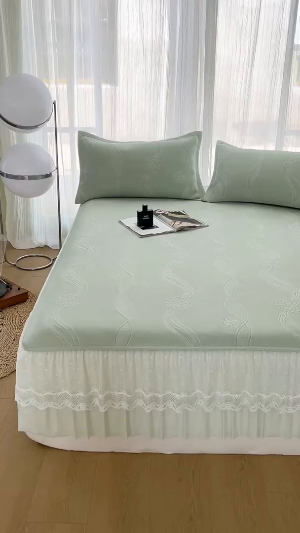 91家纺网 家纺一手货源 找家纺 库里梦家纺 2026新款高克重复合蕾丝花边PE高分子凉席-床裙款 芳菲-绿色