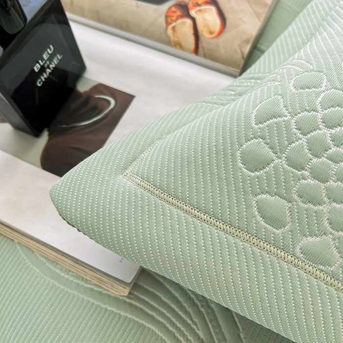 91家纺网 家纺一手货源 找家纺 库里梦家纺 2026新款高克重复合蕾丝花边PE高分子凉席-床裙款 芳菲-绿色