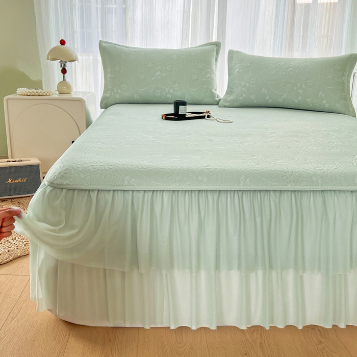 91家纺网 家纺一手货源 找家纺 库里梦家纺 2026新款高克重复合蕾丝花边PE高分子凉席-床裙款 素瑾-绿色