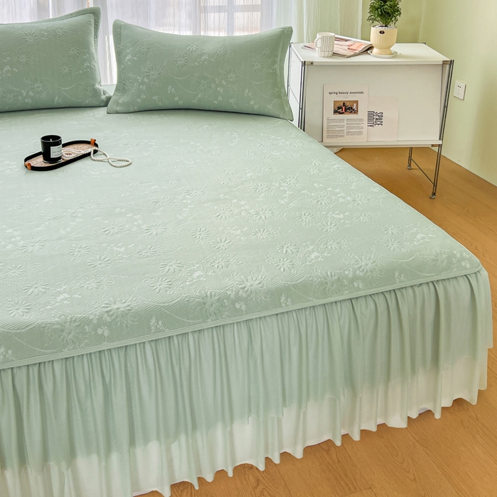 91家纺网 家纺一手货源 找家纺 库里梦家纺 2026新款高克重复合蕾丝花边PE高分子凉席-床裙款 素瑾-绿色