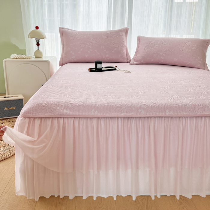 91家纺网 家纺一手货源 找家纺 库里梦家纺 2026新款高克重复合蕾丝花边PE高分子凉席-床裙款 素瑾-粉色