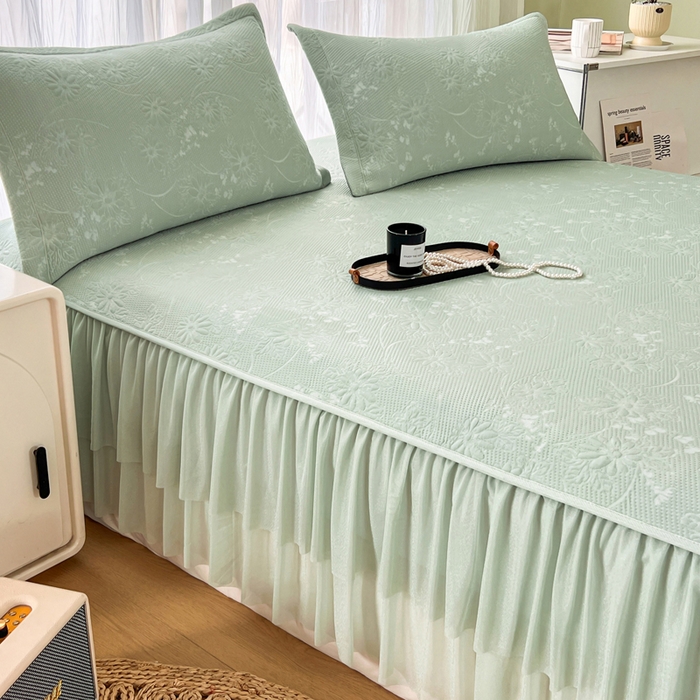 91家纺网 家纺一手货源 找家纺 库里梦家纺 2026新款高克重复合蕾丝花边PE高分子凉席-床裙款 素瑾-绿色