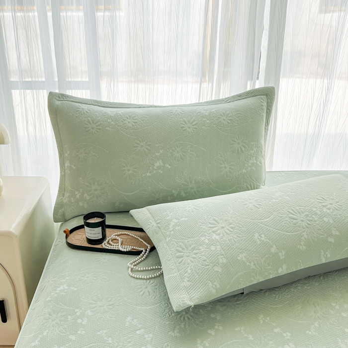 91家纺网 家纺一手货源 找家纺 库里梦家纺 2026新款高克重复合蕾丝花边PE高分子凉席-床裙款 素瑾-绿色