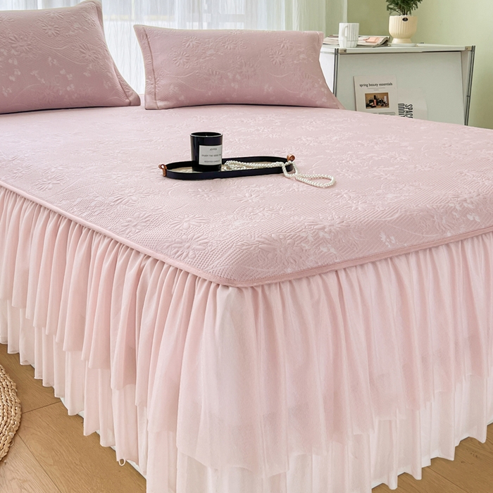 91家纺网 家纺一手货源 找家纺 库里梦家纺 2026新款高克重复合蕾丝花边PE高分子凉席-床裙款 素瑾-粉色
