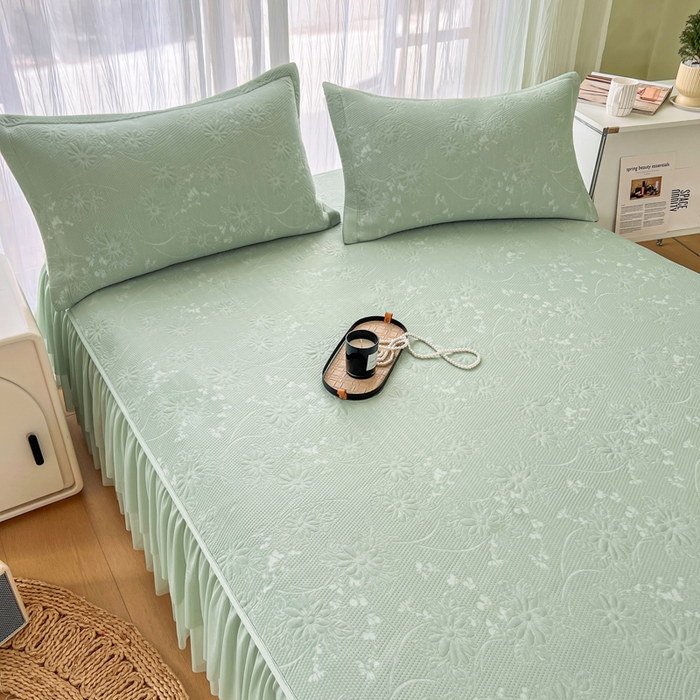 91家纺网 家纺一手货源 找家纺 库里梦家纺 2026新款高克重复合蕾丝花边PE高分子凉席-床裙款 素瑾-绿色