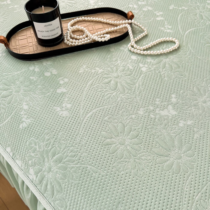 91家纺网 家纺一手货源 找家纺 库里梦家纺 2026新款高克重复合蕾丝花边PE高分子凉席-床裙款 素瑾-绿色