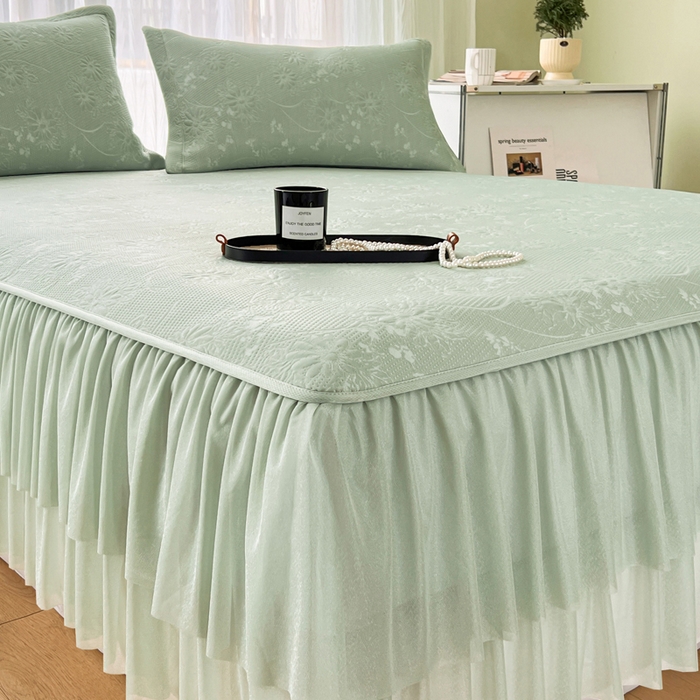 91家纺网 家纺一手货源 找家纺 库里梦家纺 2026新款高克重复合蕾丝花边PE高分子凉席-床裙款 素瑾-绿色