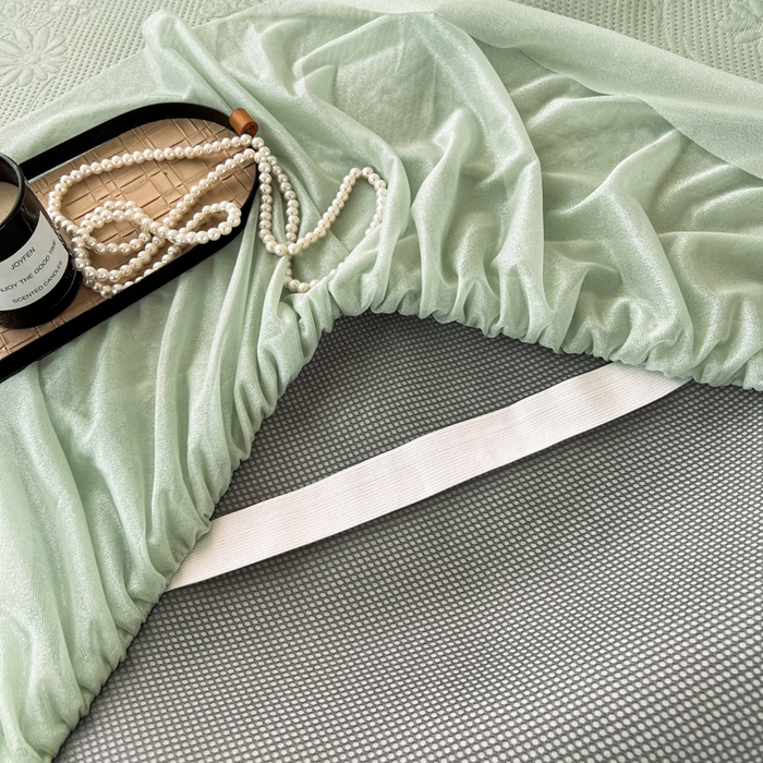 91家纺网 家纺一手货源 找家纺 库里梦家纺 2026新款高克重复合蕾丝花边PE高分子凉席-床裙款 素瑾-绿色