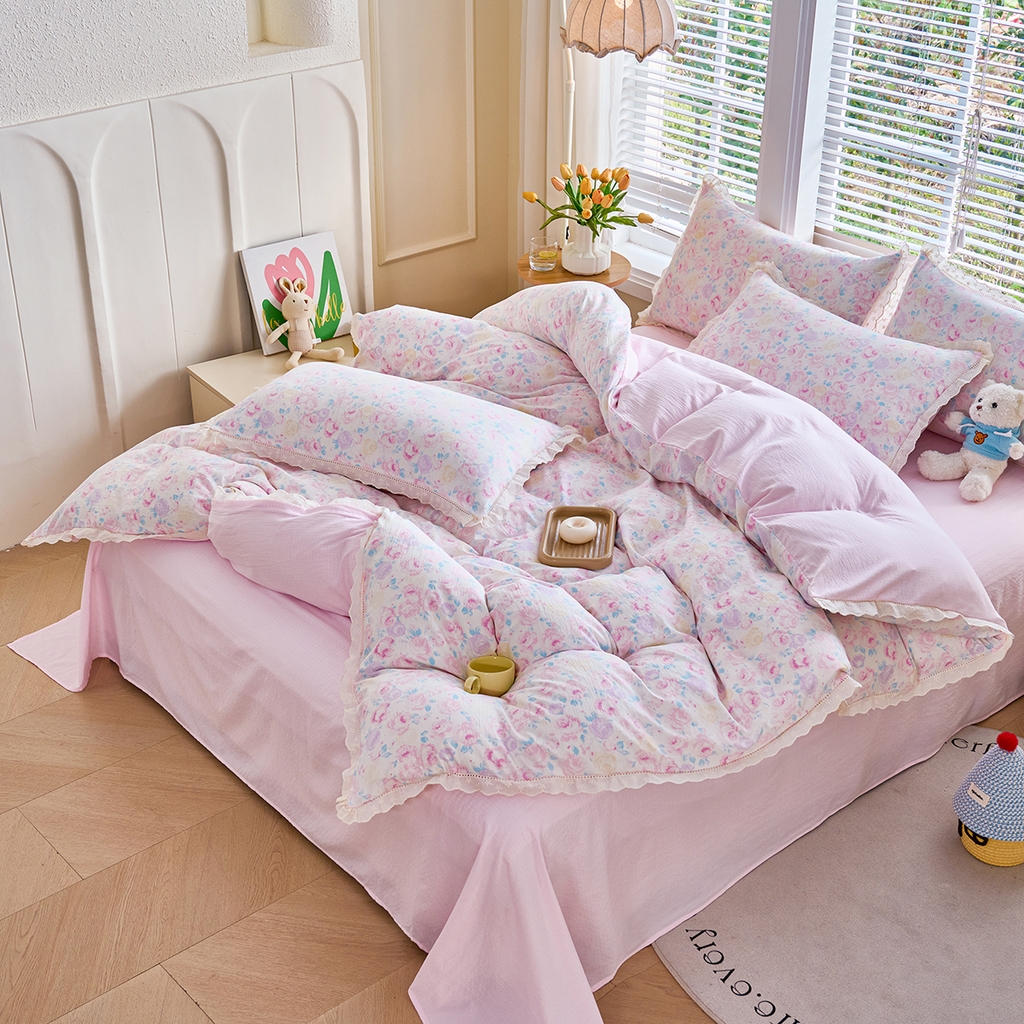 91家纺网 家纺一手货源 找家纺 钰锦珀家纺 2026春夏新款云感皱皱纱镂空花边三件套四件套 晚香玉