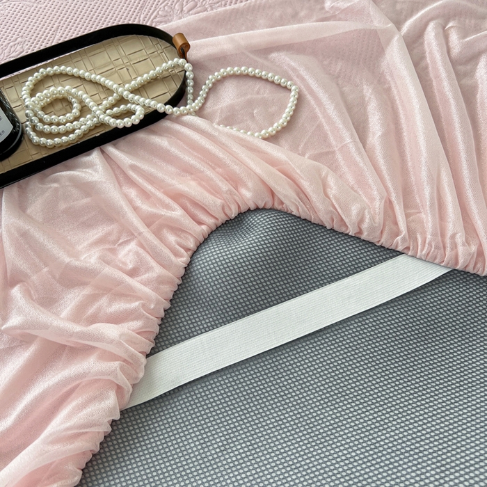 91家纺网 家纺一手货源 找家纺 库里梦家纺 2026新款高克重复合蕾丝花边PE高分子凉席-床裙款 素瑾-粉色