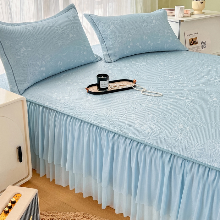 91家纺网 家纺一手货源 找家纺 库里梦家纺 2026新款高克重复合蕾丝花边PE高分子凉席-床裙款 素瑾-蓝色