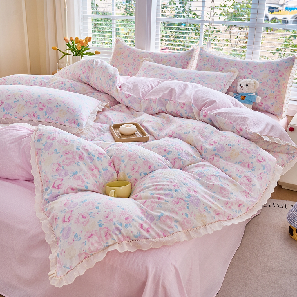 91家纺网 家纺一手货源 找家纺 钰锦珀家纺 2026春夏新款云感皱皱纱镂空花边三件套四件套 晚香玉