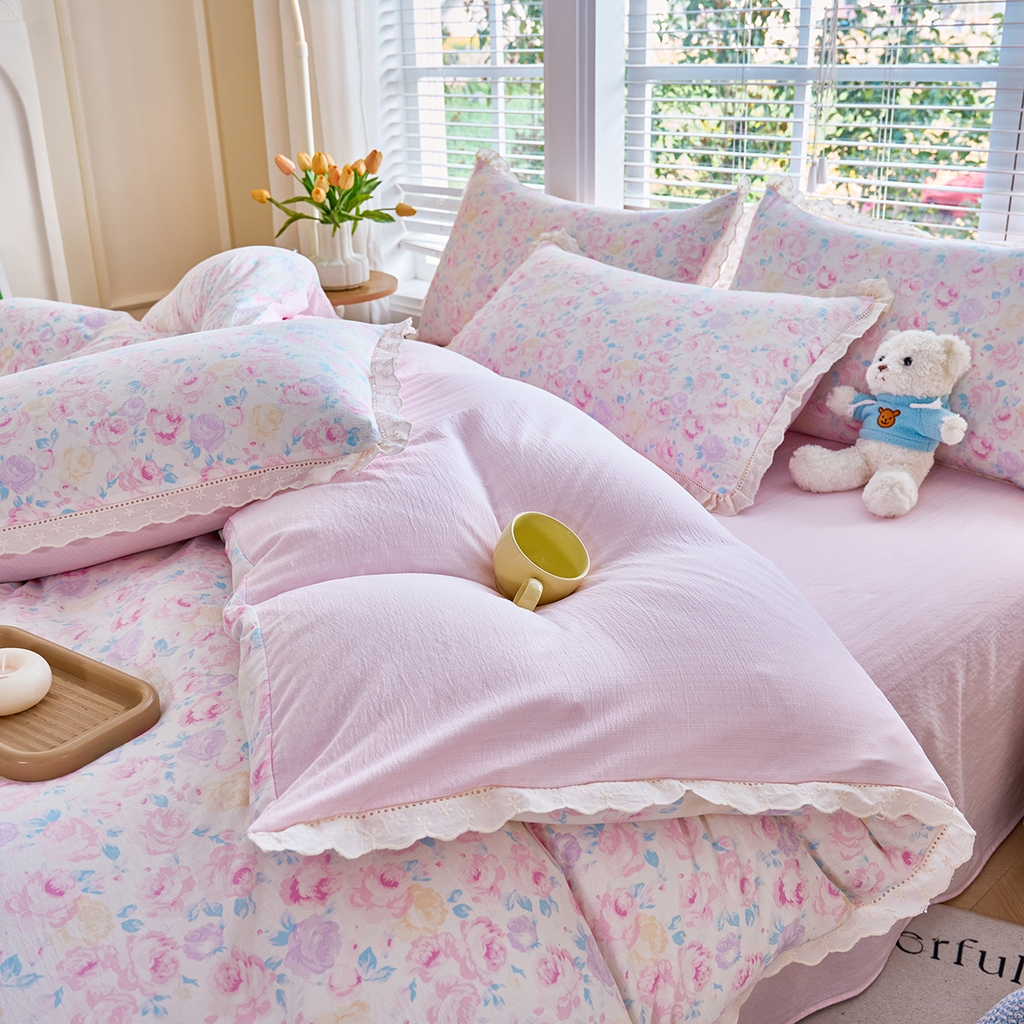 91家纺网 家纺一手货源 找家纺 钰锦珀家纺 2026春夏新款云感皱皱纱镂空花边三件套四件套 晚香玉