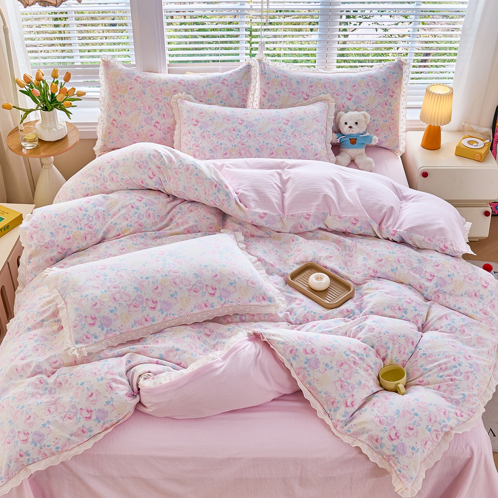 91家纺网 家纺一手货源 找家纺 钰锦珀家纺 2026春夏新款云感皱皱纱镂空花边三件套四件套 晚香玉