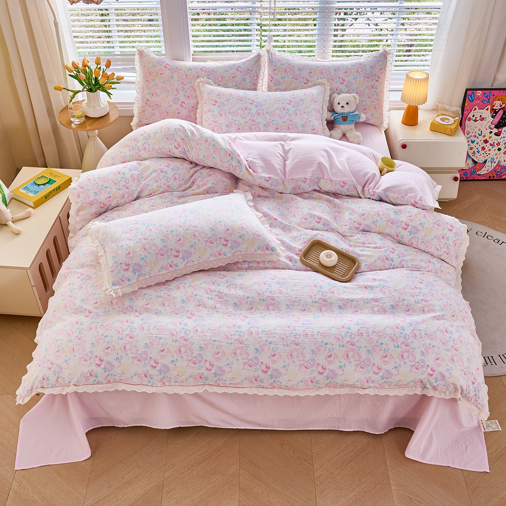 91家纺网 家纺一手货源 找家纺 钰锦珀家纺 2026春夏新款云感皱皱纱镂空花边三件套四件套 晚香玉