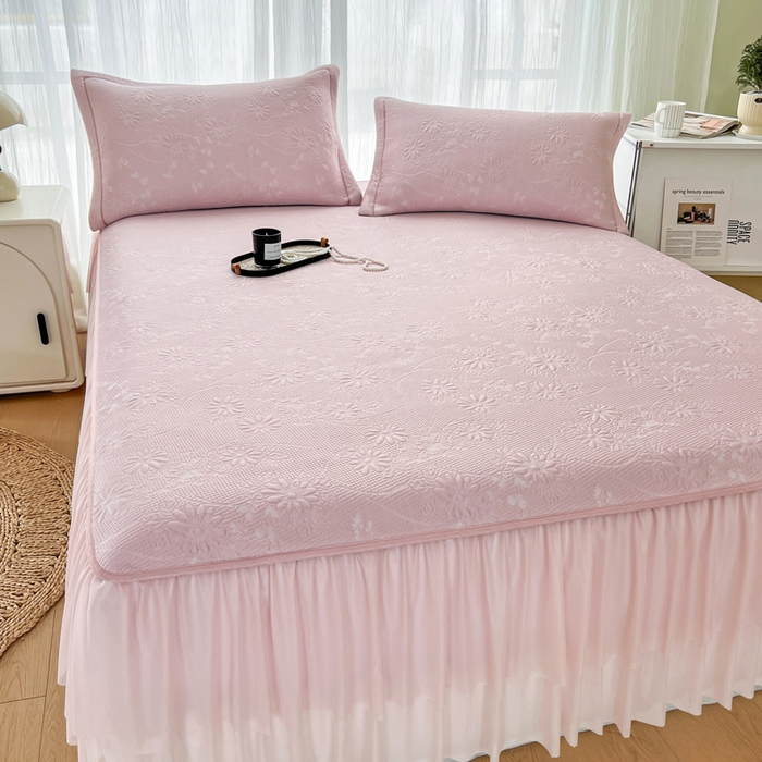 91家纺网 家纺一手货源 找家纺 库里梦家纺 2026新款高克重复合蕾丝花边PE高分子凉席-床裙款 素瑾-粉色