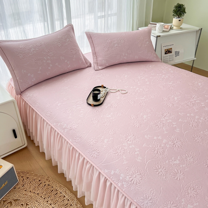 91家纺网 家纺一手货源 找家纺 库里梦家纺 2026新款高克重复合蕾丝花边PE高分子凉席-床裙款 素瑾-粉色