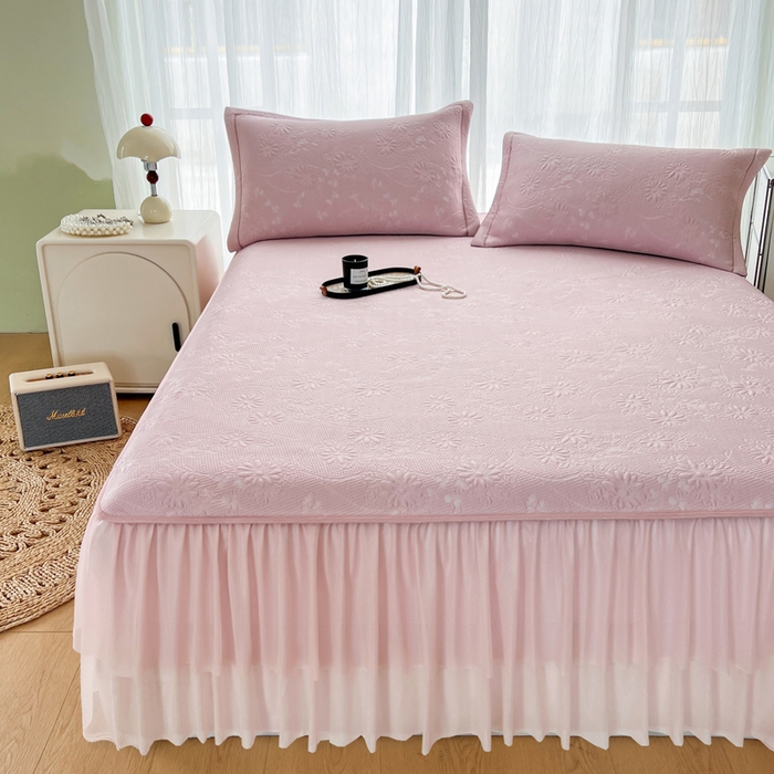 91家纺网 家纺一手货源 找家纺 库里梦家纺 2026新款高克重复合蕾丝花边PE高分子凉席-床裙款 素瑾-粉色
