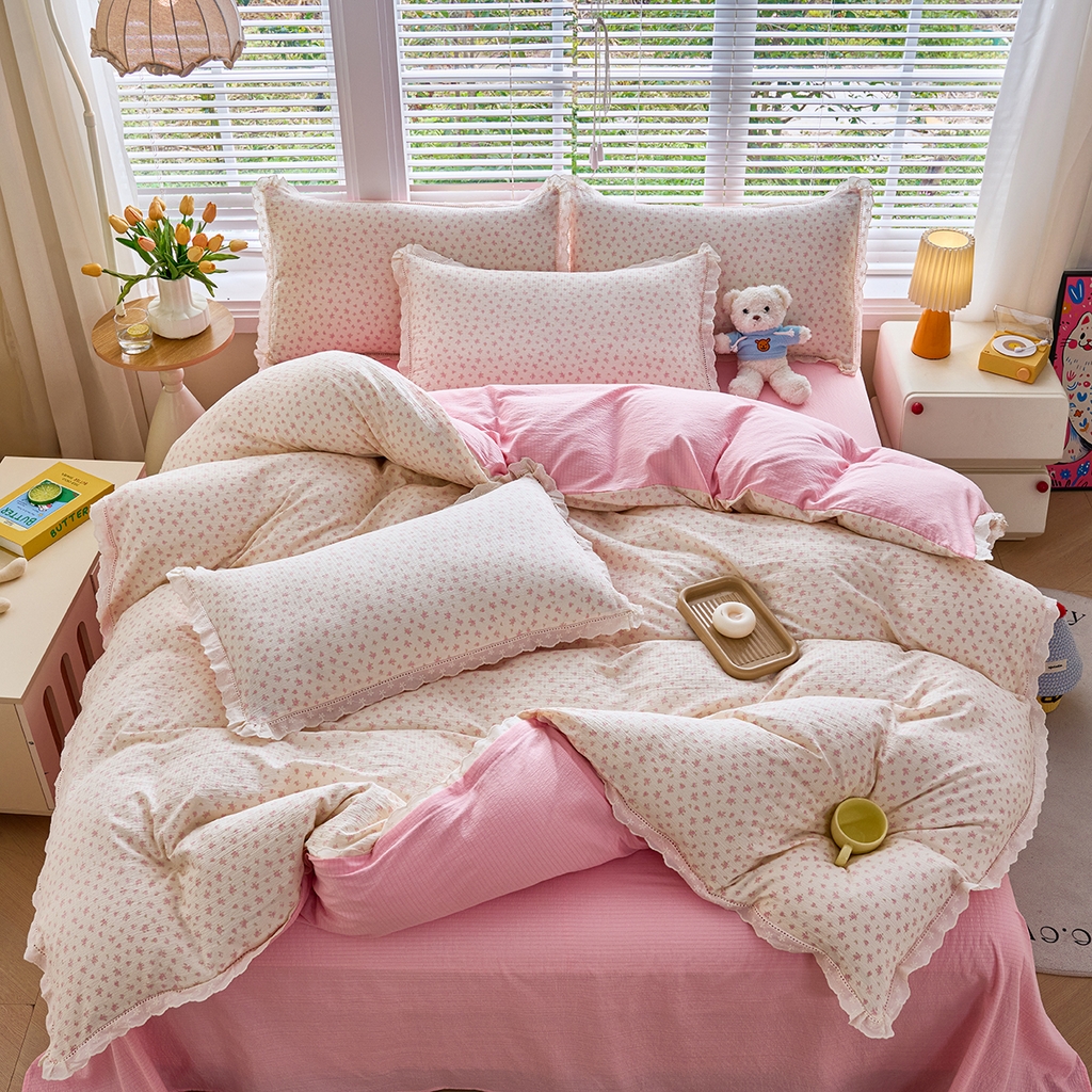 91家纺网 家纺一手货源 找家纺 钰锦珀家纺 2026春夏新款云感皱皱纱镂空花边三件套四件套 晓音-粉