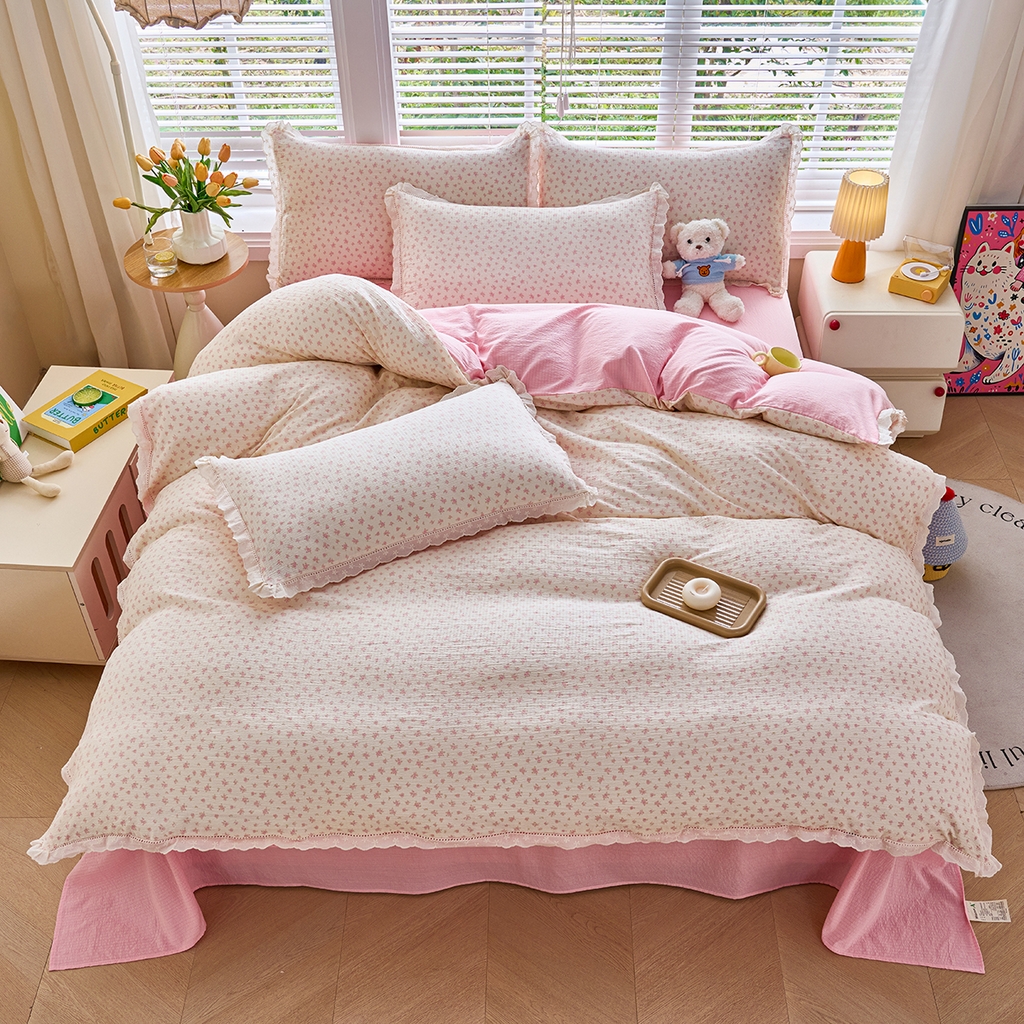 91家纺网 家纺一手货源 找家纺 钰锦珀家纺 2026春夏新款云感皱皱纱镂空花边三件套四件套 晓音-粉