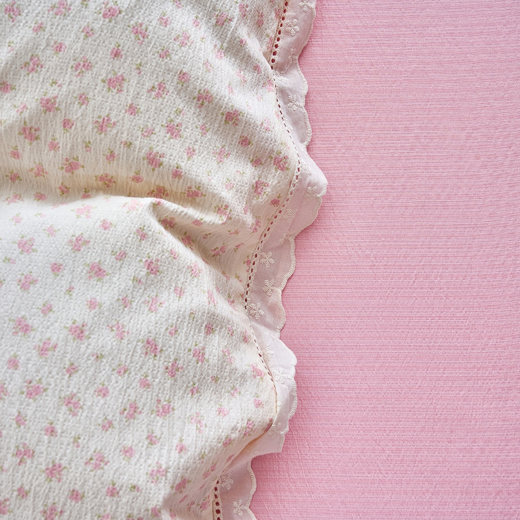 91家纺网 家纺一手货源 找家纺 钰锦珀家纺 2026春夏新款云感皱皱纱镂空花边三件套四件套 晓音-粉