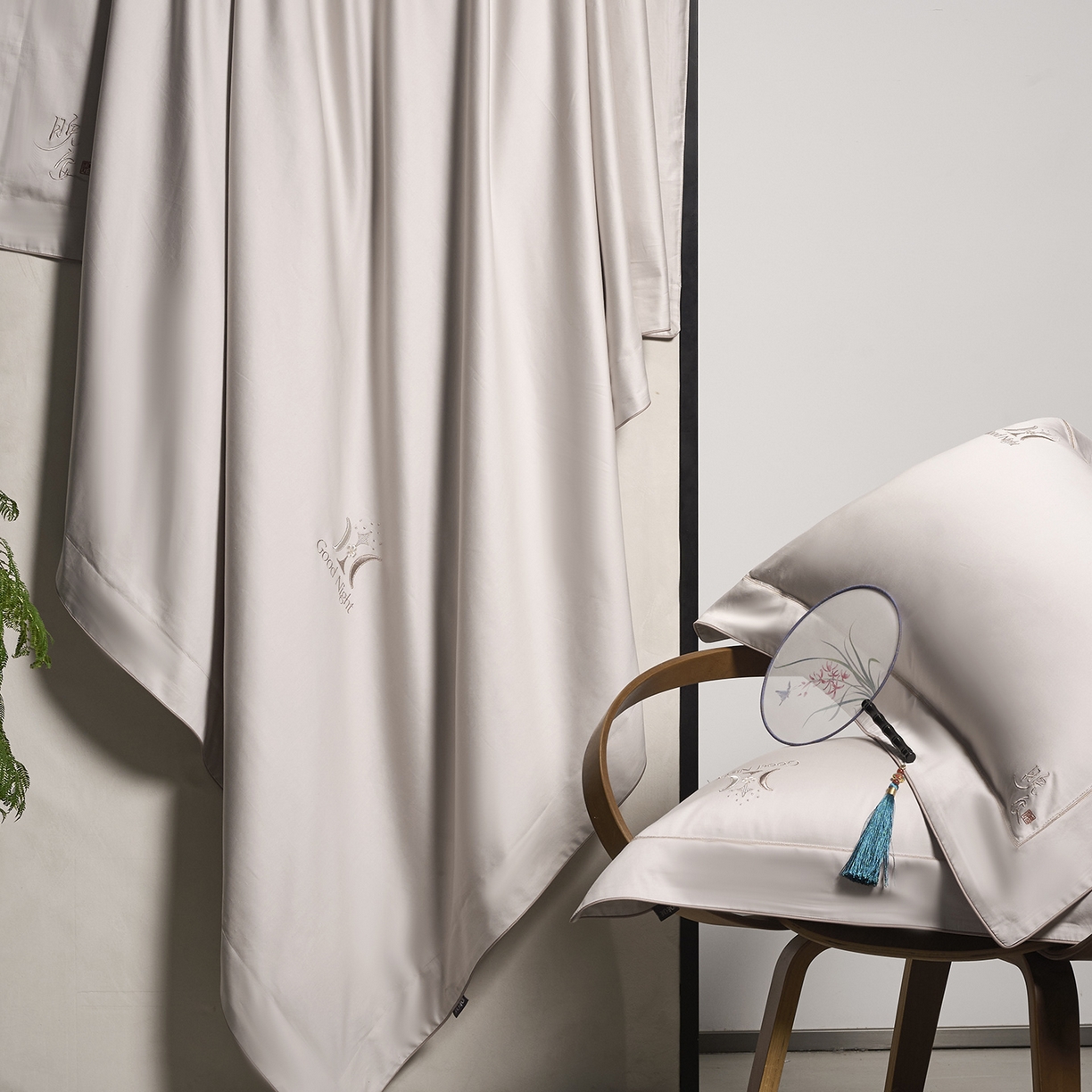 91家纺网 家纺一手货源 找家纺 玖玖爱家纺 2026新款奢织黄金长绒棉四件套晚安好梦系列 雅金