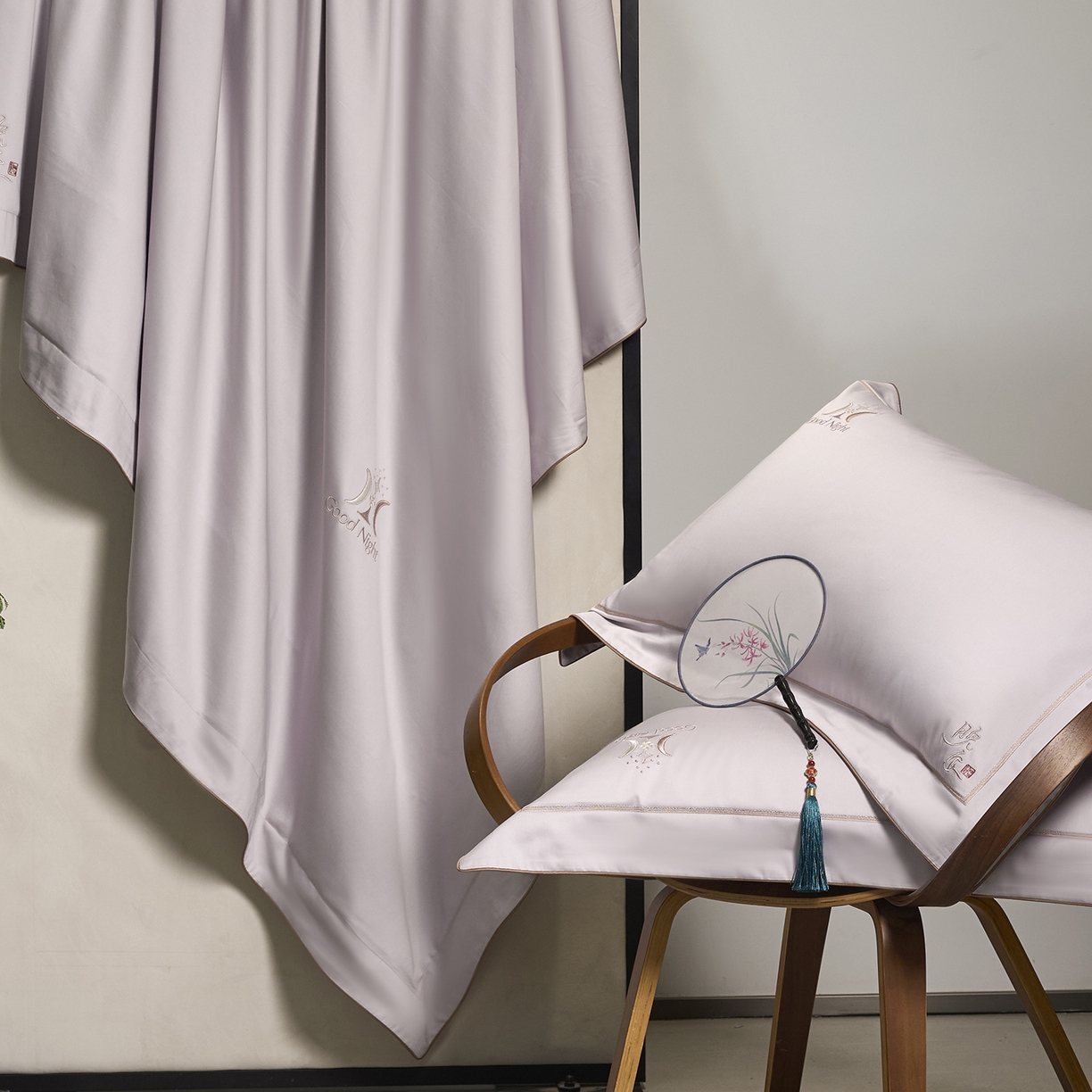 91家纺网 家纺一手货源 找家纺 玖玖爱家纺 2026新款奢织黄金长绒棉四件套晚安好梦系列 松烟灰