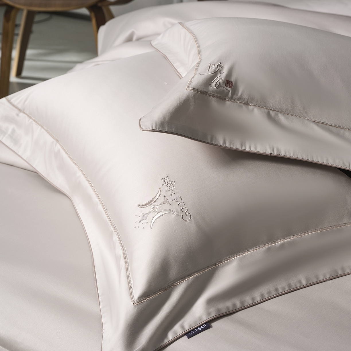 91家纺网 家纺一手货源 找家纺 玖玖爱家纺 2026新款奢织黄金长绒棉四件套晚安好梦系列 雅金