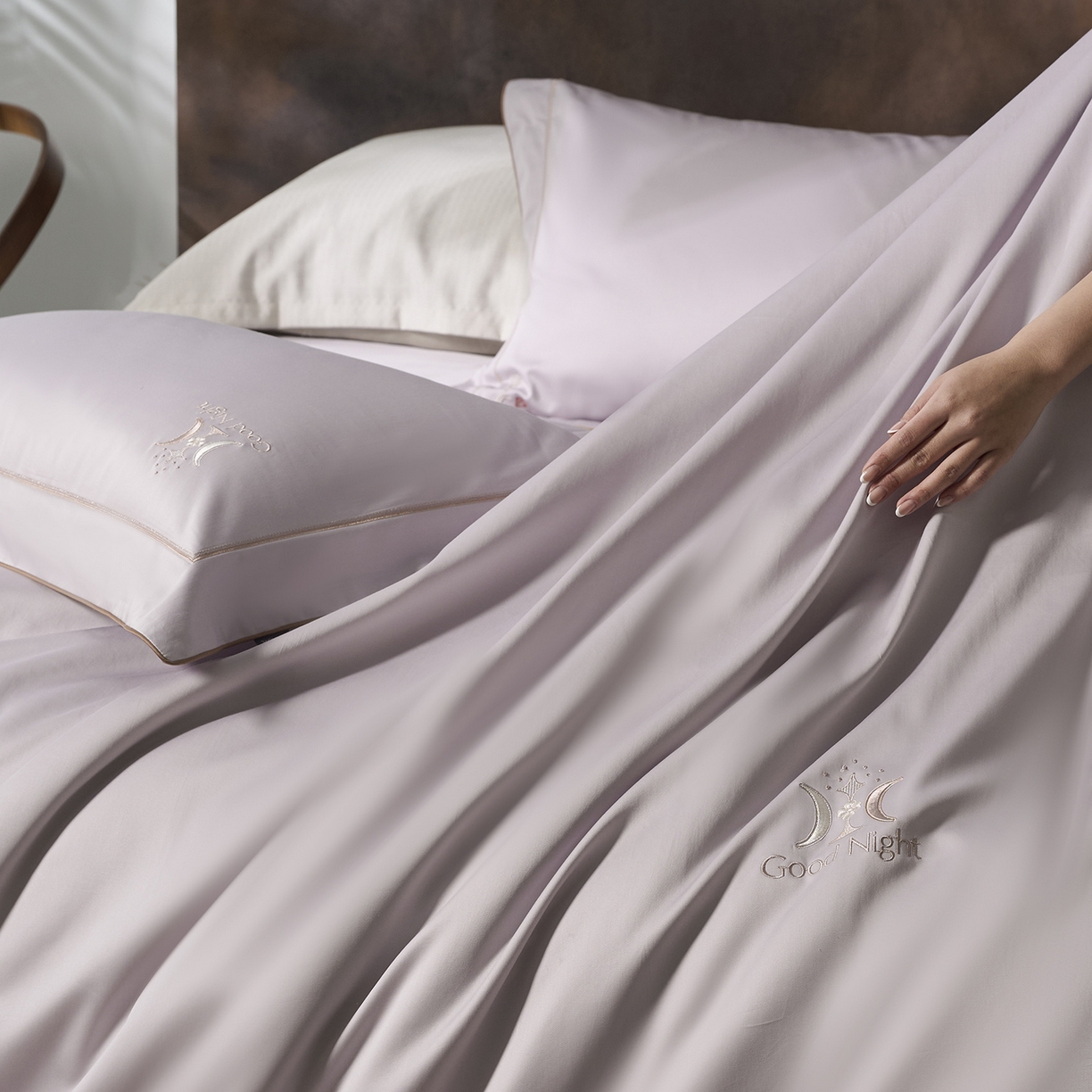 91家纺网 家纺一手货源 找家纺 玖玖爱家纺 2026新款奢织黄金长绒棉四件套晚安好梦系列 松烟灰