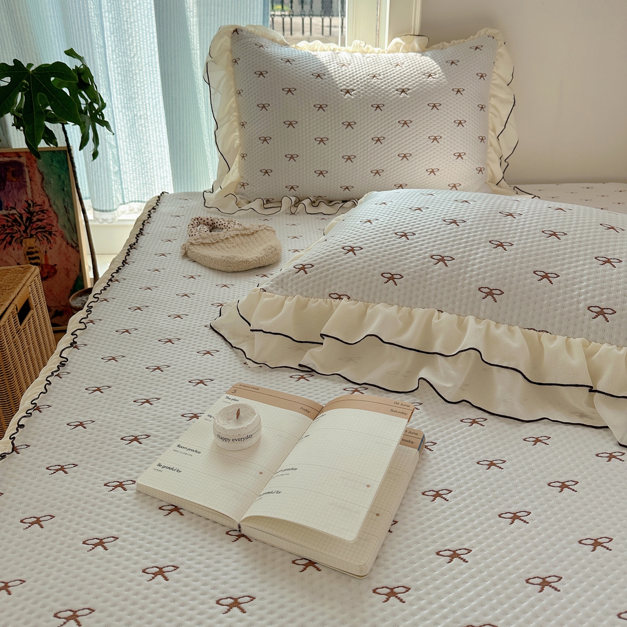 91家纺网 家纺一手货源 找家纺 山茶家居-原创设计（原山茶家纺） 2026新款pe果冻提花席凉席-芭蕾结语 芭蕾结语-咖-床裙款