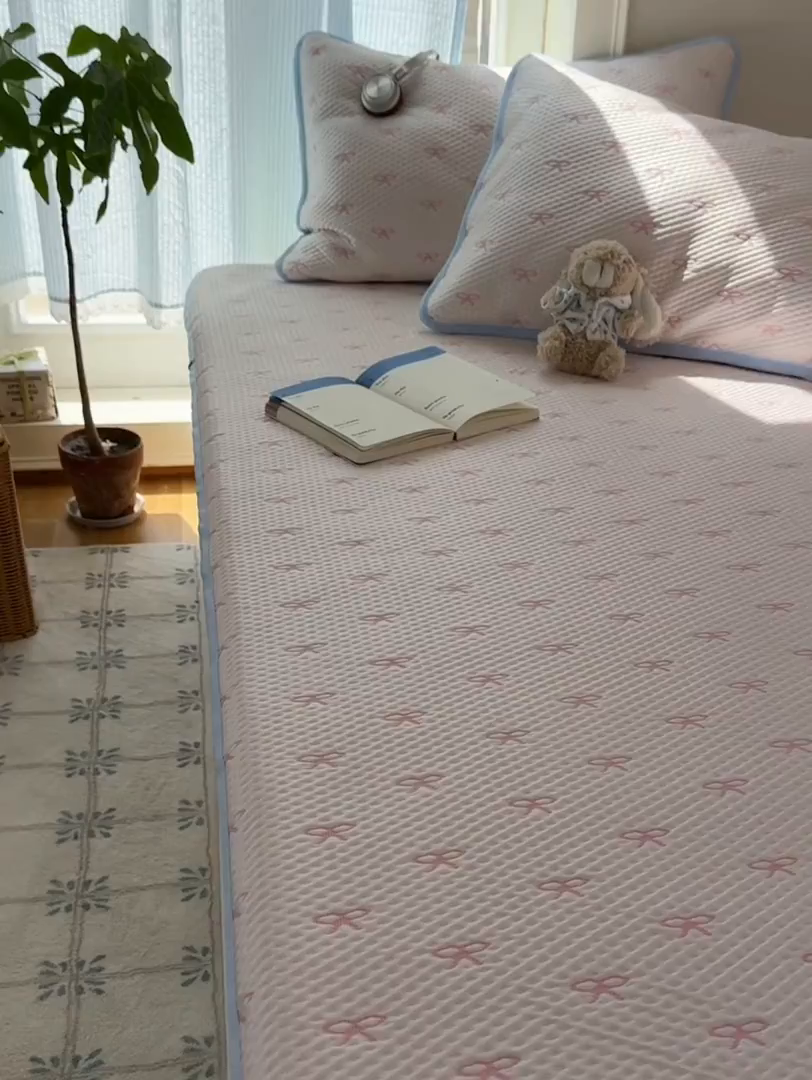 91家纺网 家纺一手货源 找家纺 山茶家居-原创设计（原山茶家纺） 2026新款pe果冻提花席凉席-芭蕾结语 芭蕾结语-粉-平铺款