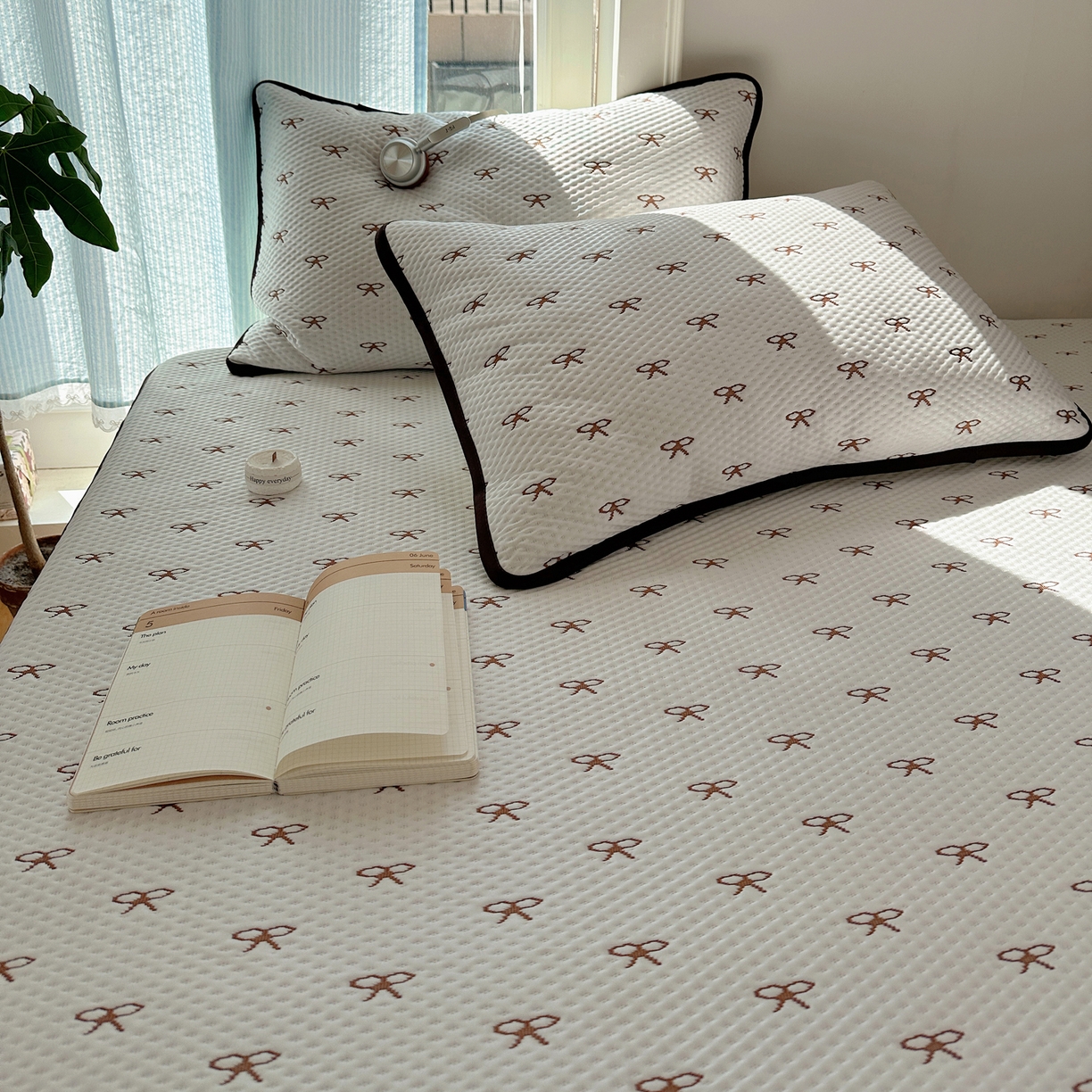 91家纺网 家纺一手货源 找家纺 山茶家居-原创设计（原山茶家纺） 2026新款pe果冻提花席凉席-芭蕾结语 芭蕾结语-咖-平铺款