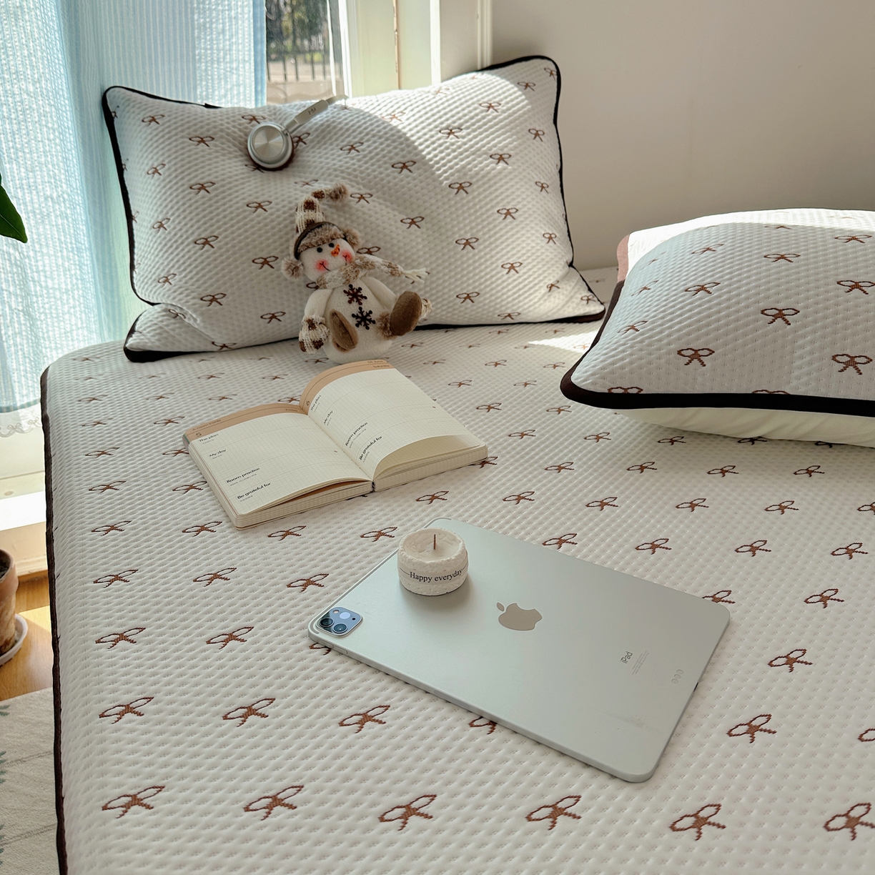 91家纺网 家纺一手货源 找家纺 山茶家居-原创设计（原山茶家纺） 2026新款pe果冻提花席凉席-芭蕾结语 芭蕾结语-咖-平铺款