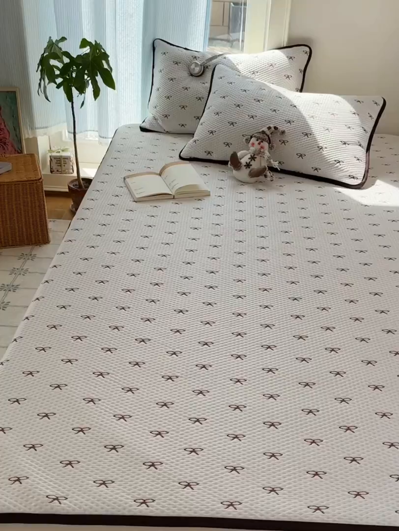 91家纺网 家纺一手货源 找家纺 山茶家居-原创设计（原山茶家纺） 2026新款pe果冻提花席凉席-芭蕾结语 芭蕾结语-咖-平铺款