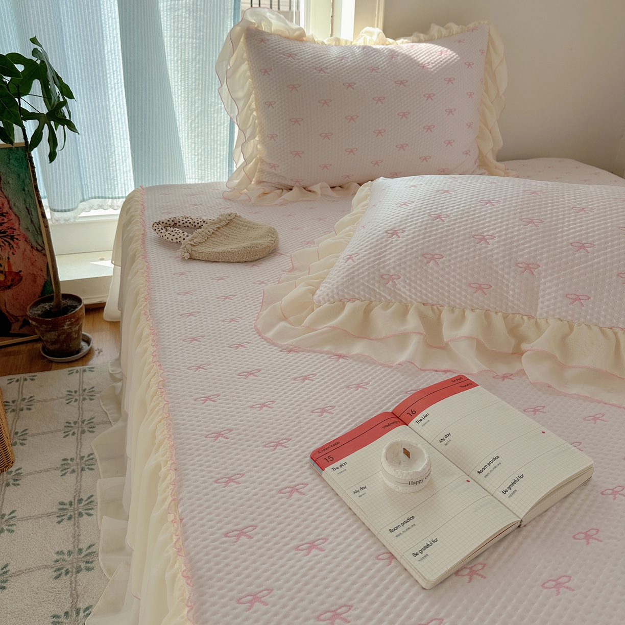 91家纺网 家纺一手货源 找家纺 山茶家居-原创设计（原山茶家纺） 2026新款pe果冻提花席凉席-芭蕾结语 芭蕾结语-粉-床裙款