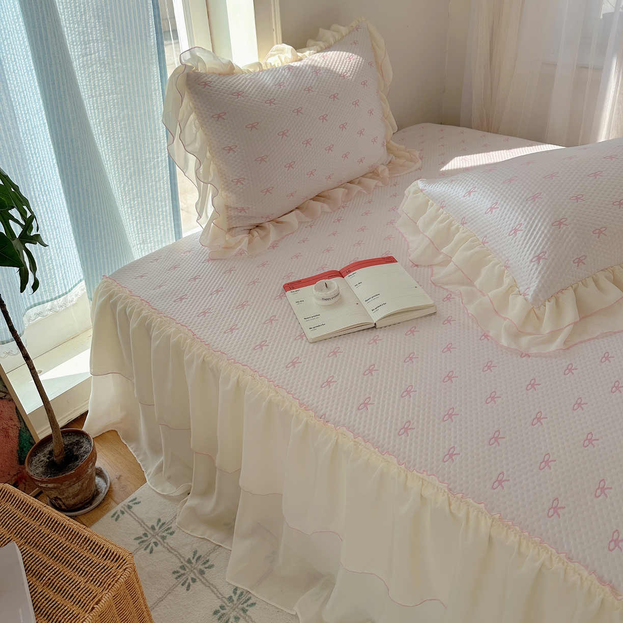 91家纺网 家纺一手货源 找家纺 山茶家居-原创设计（原山茶家纺） 2026新款pe果冻提花席凉席-芭蕾结语 芭蕾结语-粉-床裙款