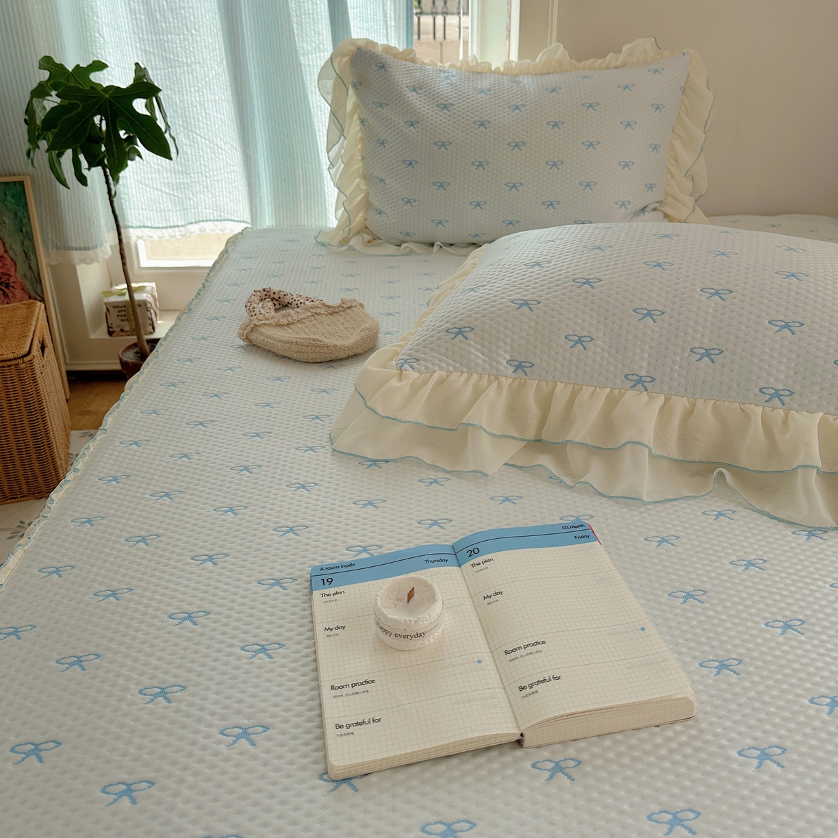 91家纺网 家纺一手货源 找家纺 山茶家居-原创设计（原山茶家纺） 2026新款pe果冻提花席凉席-芭蕾结语 芭蕾结语-蓝-床裙款