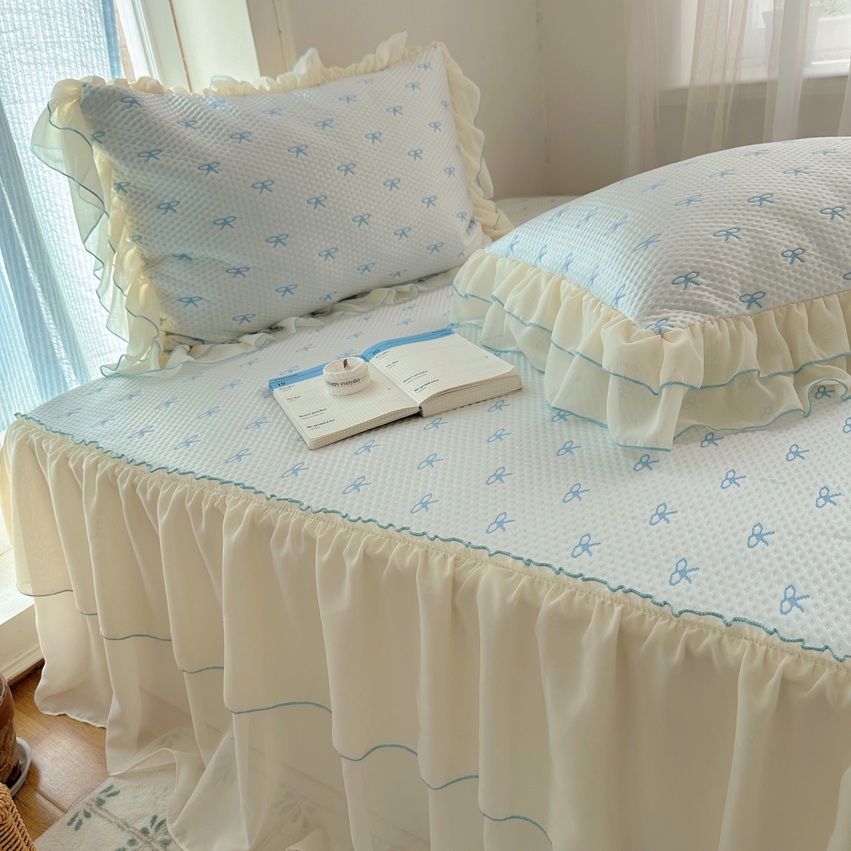 91家纺网 家纺一手货源 找家纺 山茶家居-原创设计（原山茶家纺） 2026新款pe果冻提花席凉席-芭蕾结语 芭蕾结语-蓝-床裙款