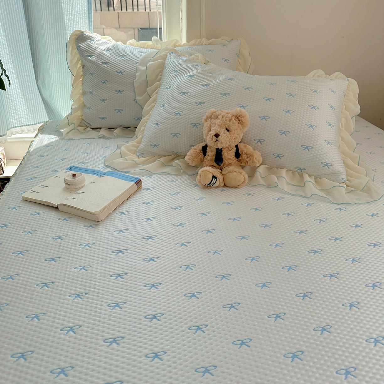 91家纺网 家纺一手货源 找家纺 山茶家居-原创设计（原山茶家纺） 2026新款pe果冻提花席凉席-芭蕾结语 芭蕾结语-蓝-床裙款