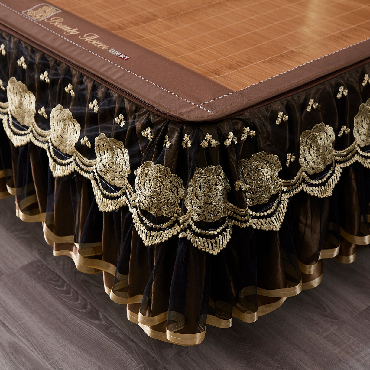 91家纺网 家纺一手货源 找家纺 罗艺轩 2026春夏新款可拆卸床裙凉感竹席凉席席子-竹之韵（控价238/248/258/268起） 竹之韵-金色