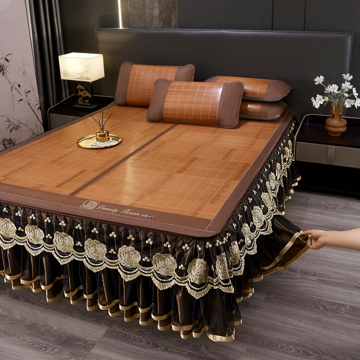 91家纺网 家纺一手货源 找家纺 罗艺轩 2026春夏新款可拆卸床裙凉感竹席凉席席子-竹之韵（控价238/248/258/268起） 竹之韵-金色