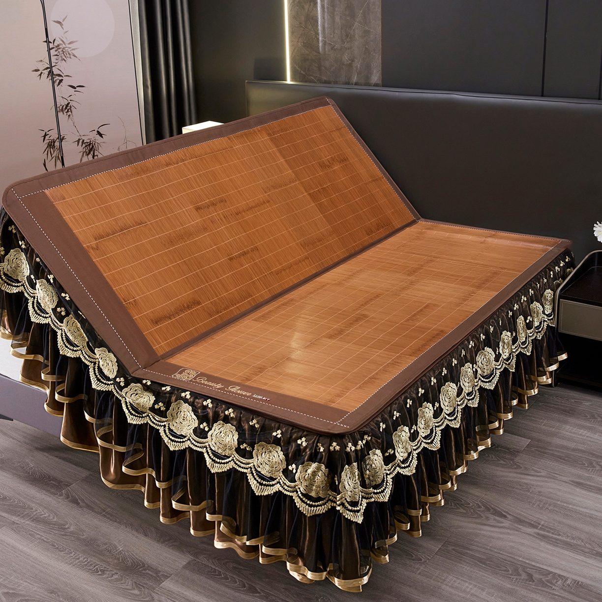 91家纺网 家纺一手货源 找家纺 罗艺轩 2026春夏新款可拆卸床裙凉感竹席凉席席子-竹之韵（控价238/248/258/268起） 竹之韵-金色