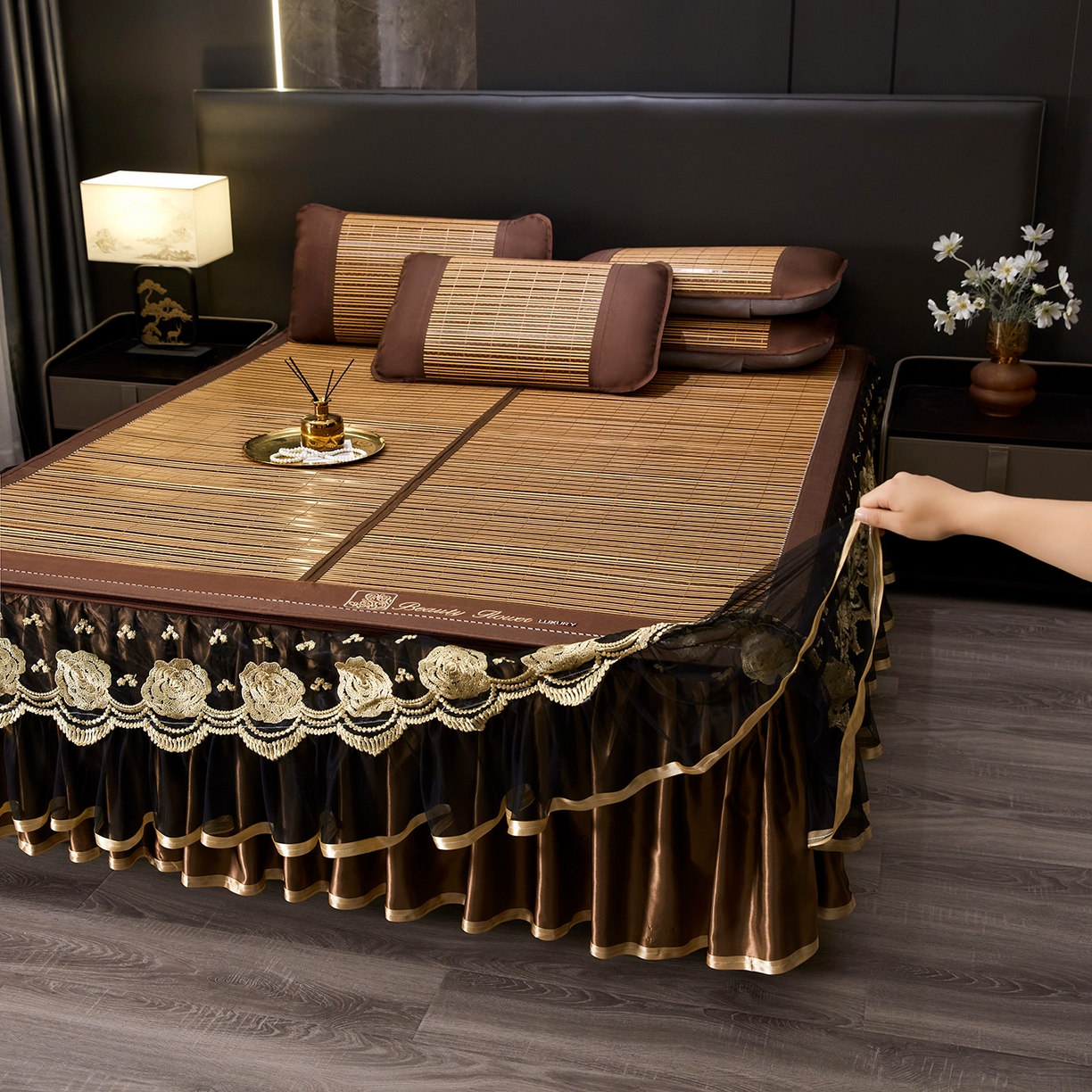 91家纺网 家纺一手货源 找家纺 罗艺轩 2026春夏新款可拆卸床裙凉感竹席凉席席子-竹之韵（控价238/248/258/268起） 竹之韵-咖色