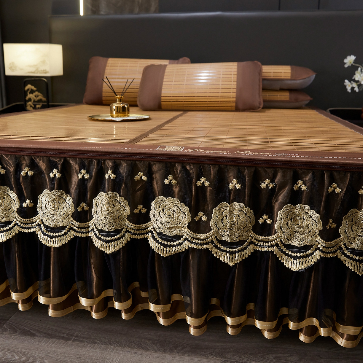 91家纺网 家纺一手货源 找家纺 罗艺轩 2026春夏新款可拆卸床裙凉感竹席凉席席子-竹之韵（控价238/248/258/268起） 竹之韵-咖色