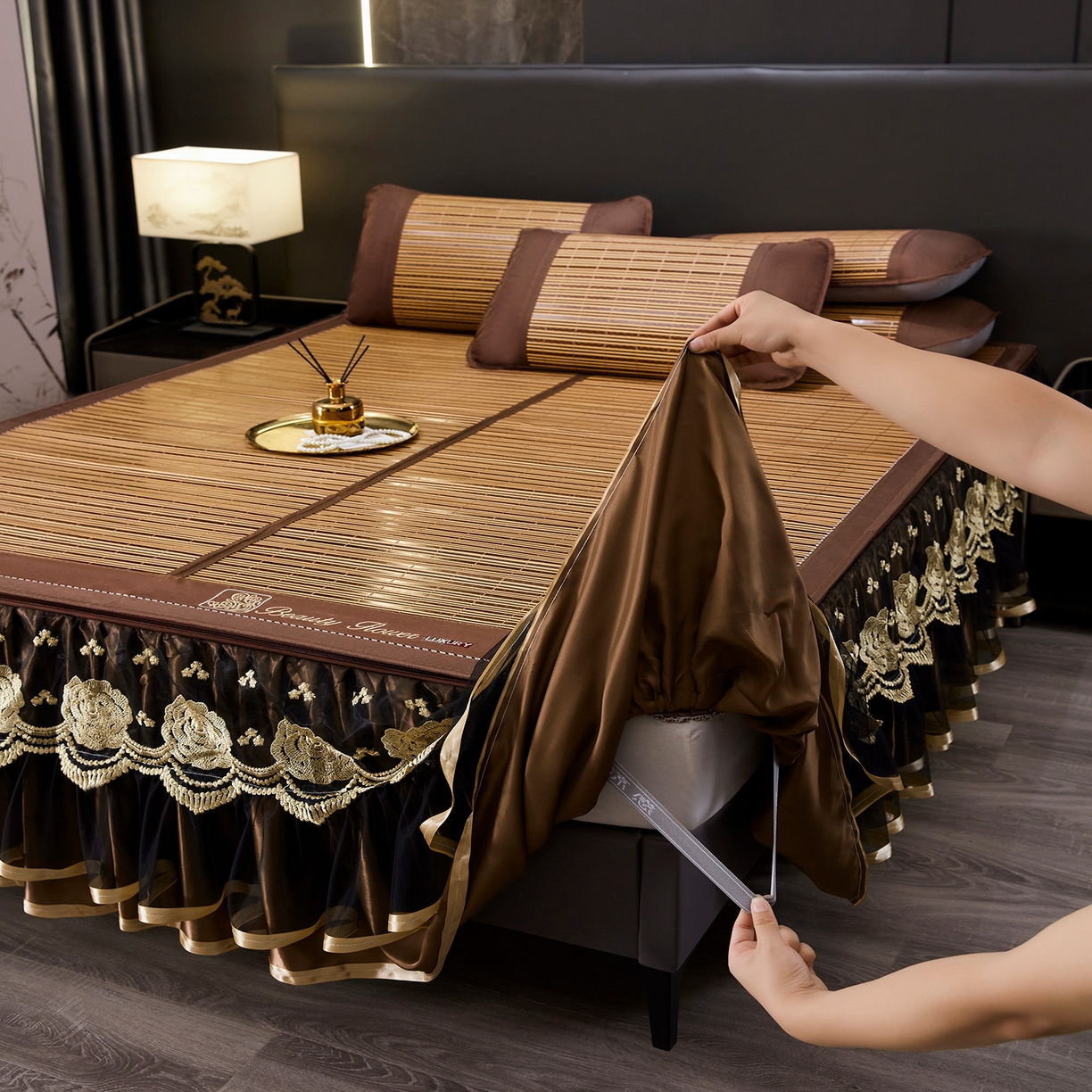 91家纺网 家纺一手货源 找家纺 罗艺轩 2026春夏新款可拆卸床裙凉感竹席凉席席子-竹之韵（控价238/248/258/268起） 竹之韵-咖色